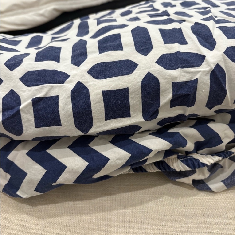 Pottery barn crib sheets (2)